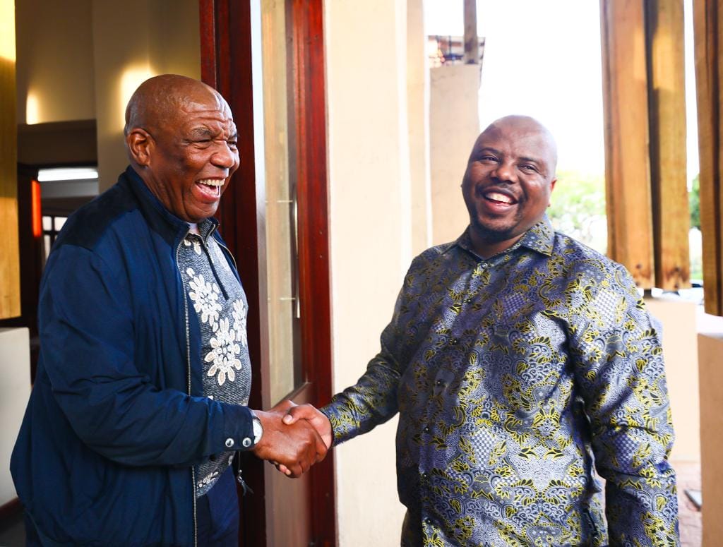 MEC S.E. Hlomuka with his counterpart from Mpumalanga Province, MEC for Community Safety, Security and Liaison, V.R. Shongwe met to discuss innovative crime prevention and combining strategies.